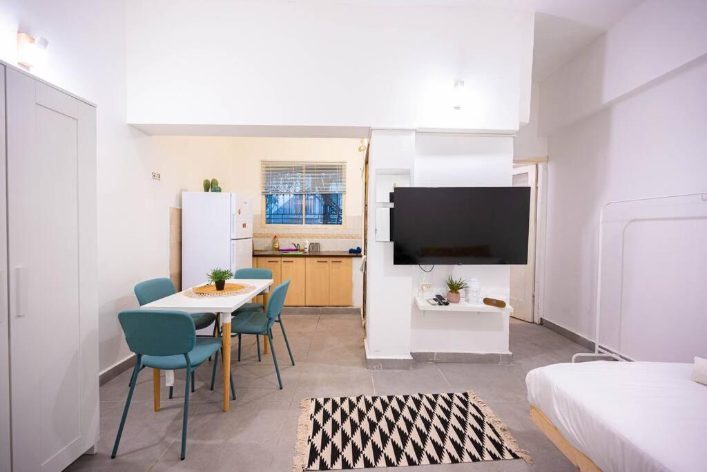 Studio Apartment In Ben Yehuda Cozy And Convinent Tel-Aviv Kültér fotó