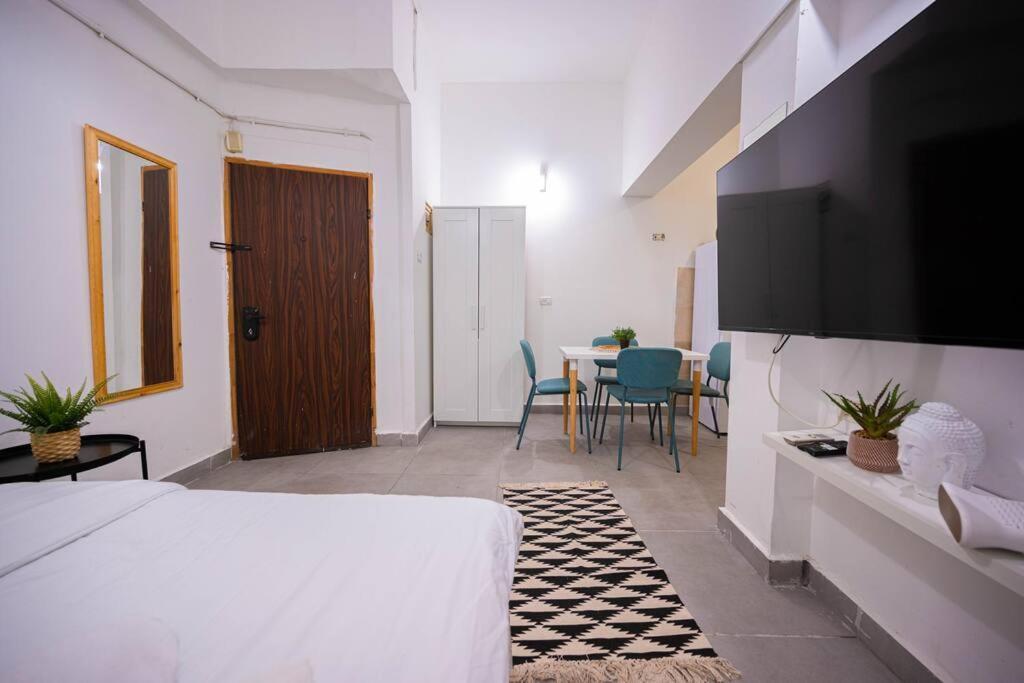 Studio Apartment In Ben Yehuda Cozy And Convinent Tel-Aviv Kültér fotó