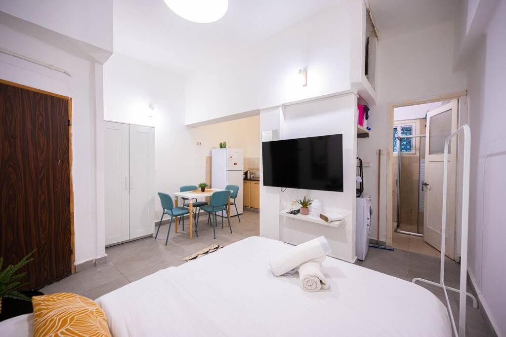 Studio Apartment In Ben Yehuda Cozy And Convinent Tel-Aviv Kültér fotó