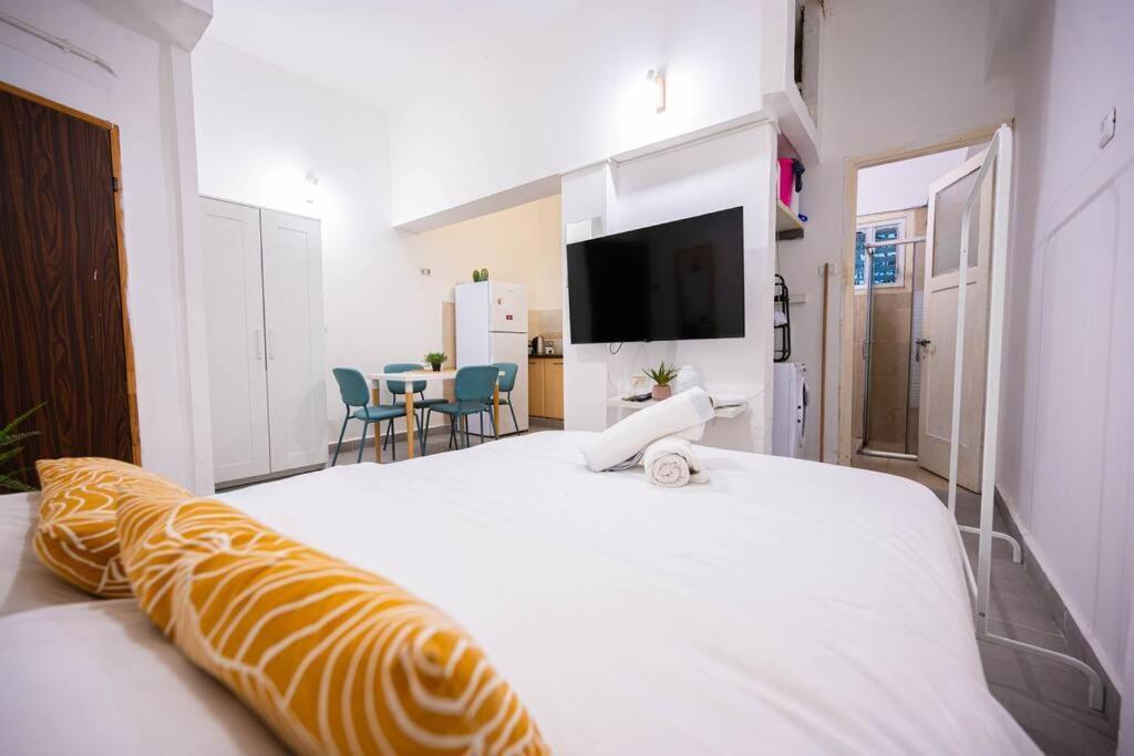 Studio Apartment In Ben Yehuda Cozy And Convinent Tel-Aviv Kültér fotó